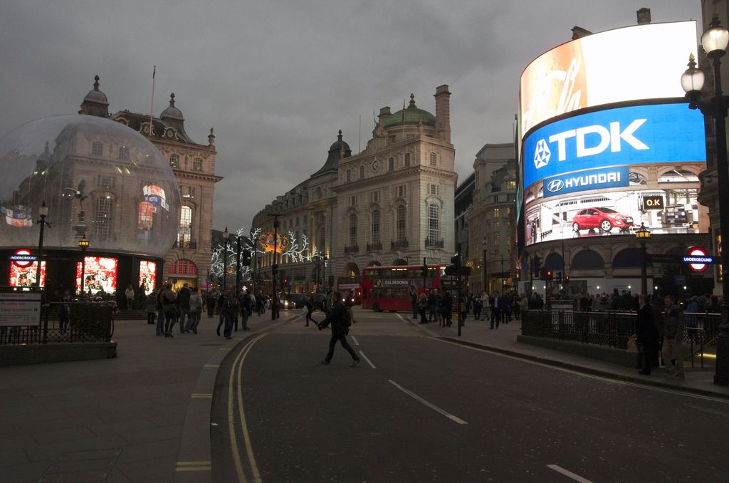 20-London_Piccadilly Circus.jpg